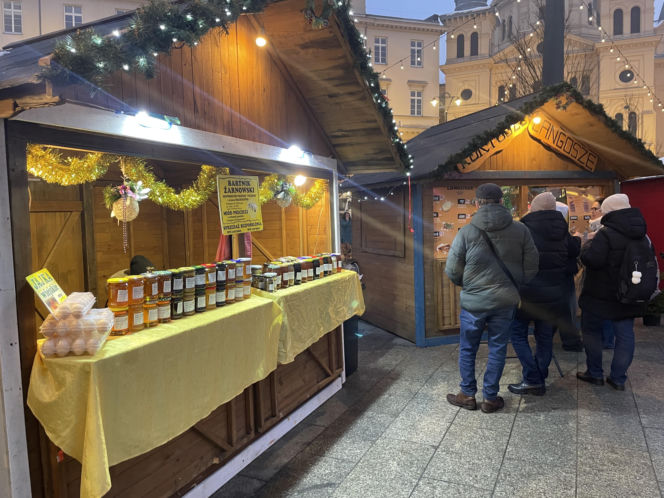 Pokémony, różowe gofry i zaskakujące różnice w cenach. Porównaliśmy łódzkie jarmarki