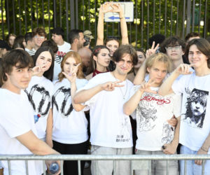 Fani w upale czekają na koncert The Weeknd. Tłumy w Warszawie
