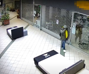 Policjanci z Torunia szukają złodzieja! Rozpoznajesz go? Powiadom służby!