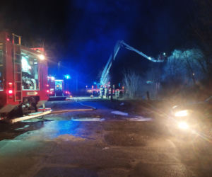 Bydgoszcz: Potężny POŻAR przy cmentarzu! Cztery zastępy w akcji 