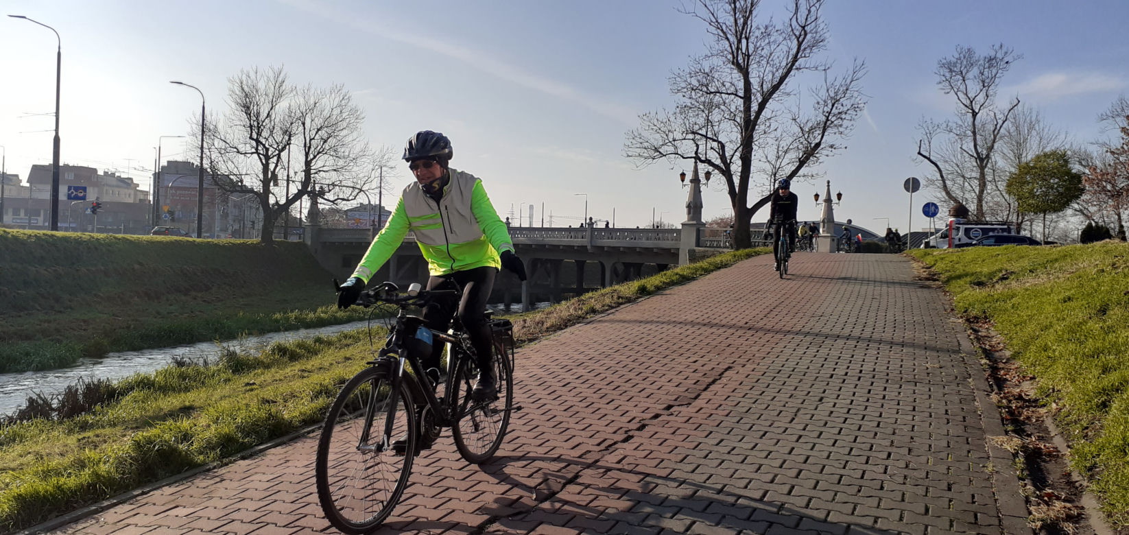 Lubelscy rowerzyści wyruszyli. Pokonają 103 kilometry w 103. rocznicę odzyskania niepodległości [GALERIA]