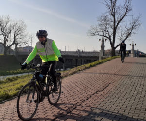 Lubelscy rowerzyści wyruszyli. Pokonają 103 kilometry w 103. rocznicę odzyskania niepodległości [GALERIA]