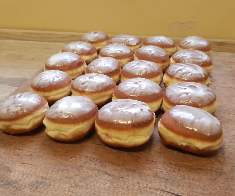 Tłusty Czwartek 2022: Najlepsze pączki w Rzeszowie. Gdzie kupić słodkości? 