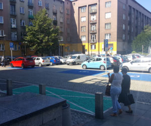 Parking dla rodziców z dzieckiem przed Urzędem Miasta w Sosnowcu