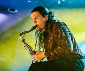 Skrupulatnie wyreżyserowany groteskowy spektakl okraszony nutą surrealizmu – Avatar zawładną Warszawą [RELACJA]