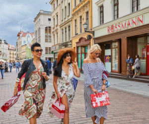 Na punkcie tej maseczki oszaleli wszyscy! Jeszcze przez dwa dni kupisz ją w promocji Rossmanna. Skóra niczym z porcelanowej lalki za niewiele ponad 10 zł  