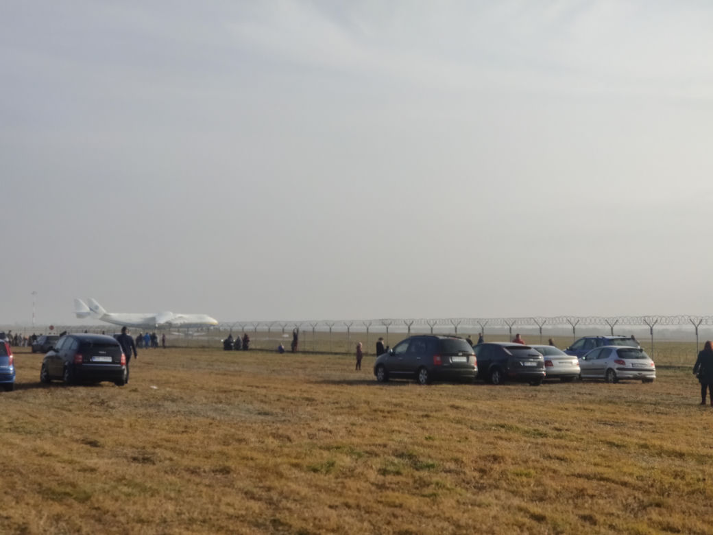 Tłumy na lotnisku w Jasionce.  Obserwowali An-225 Mrija [ZDJĘCIA]
