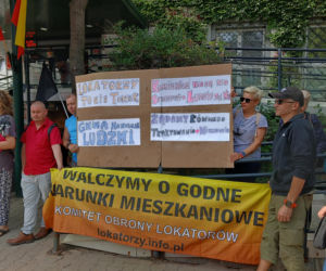 Protest mieszkańców kamienicy przy ul. Środkowej 11