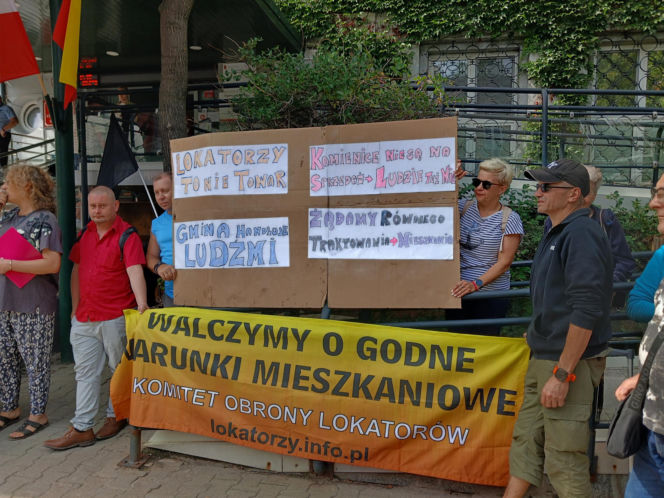 Protest mieszkańców kamienicy przy ul. Środkowej 11