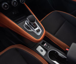 Peugeot 2008 GT Line vs Renault Captur Intens