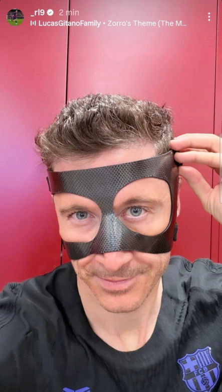 Robert Lewandowski w masce