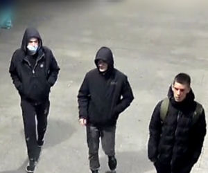 Rozbój pod galerią handlową we Wrocławiu. Wyrwali telefon i grozili pobiciem