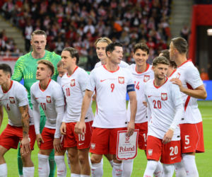 Anna Lewandowska z teściową i jej partnerem na meczu Polska - Bośnia