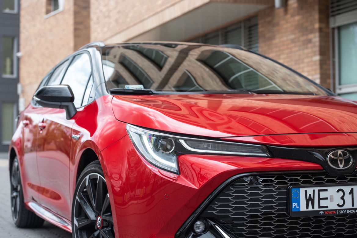 Toyota Corolla TS Kombi GR Sport 2.0 Hybrid 180 KM e-CVT 
