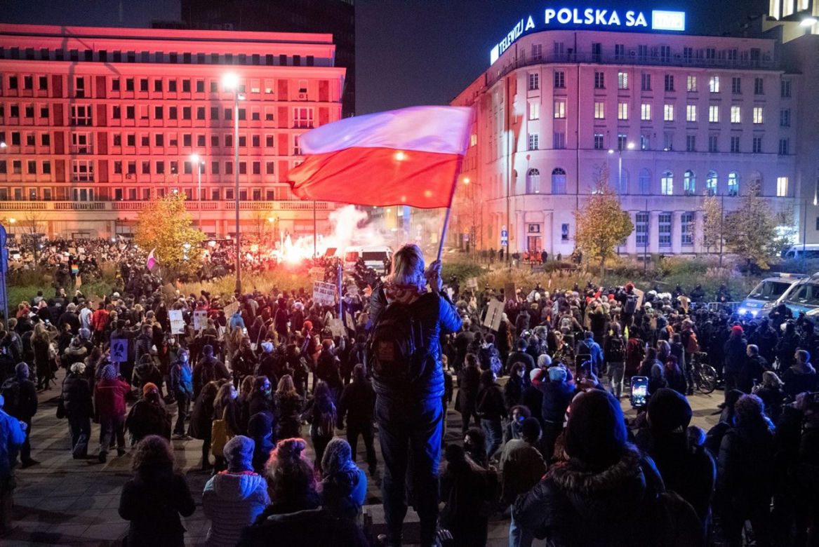 Pałki i gaz na ulicach