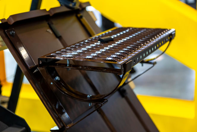 Akcesoria dachowe: bariery przeciwśnieżne, stopnie, ławy kominiarskie