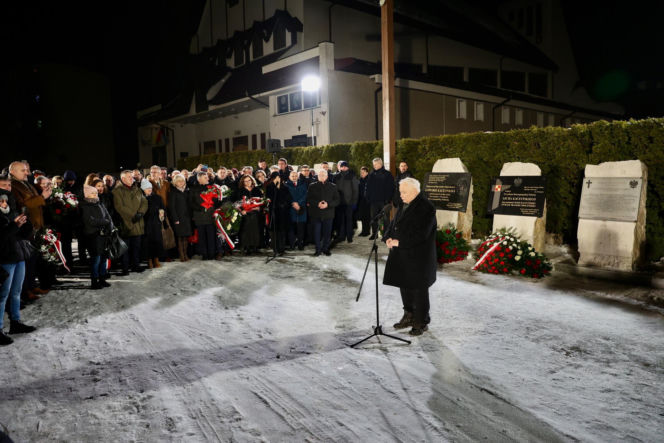 Jarosław Kaczyński w Starachowicach – Hołd dla Matki i Refleksje o Polsce