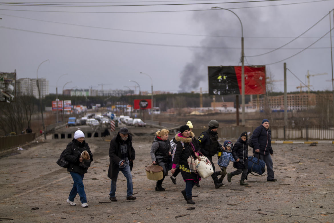 Już prawie 2 MILIONY obywateli Ukrainy uciekły przed wojną. Rosja celowo wywołuje katastrofę humanitarną