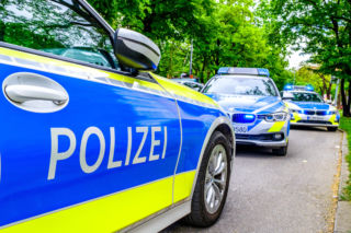 Ciało mężczyzny w polskich ubraniach przy niemieckiej szosie. Ustalono tożsamość 33-latka