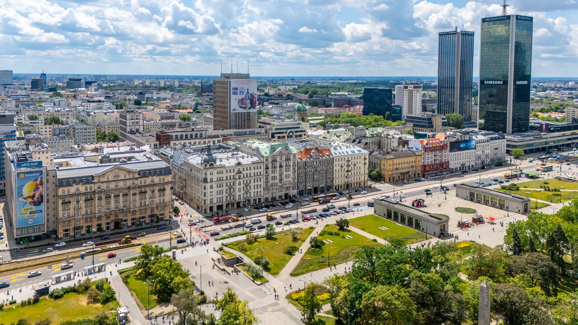 Południowa pierzeja Alej Jerozolimskich w centrum Warszawy