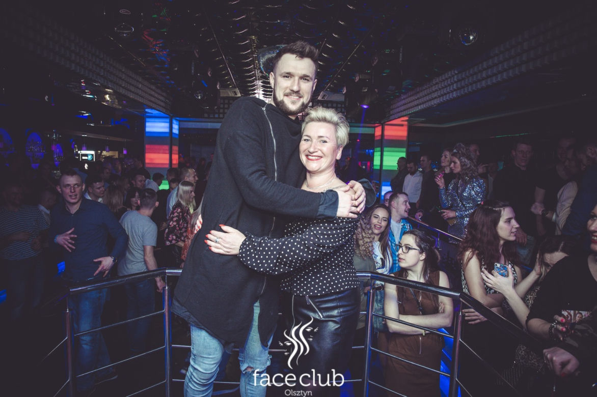 Defis w Face Club. Zdjęcia fanów z wokalistą