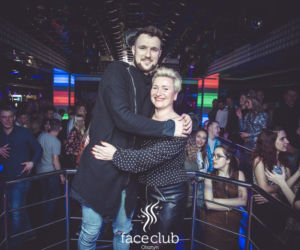 Defis w Face Club. Zdjęcia fanów z wokalistą