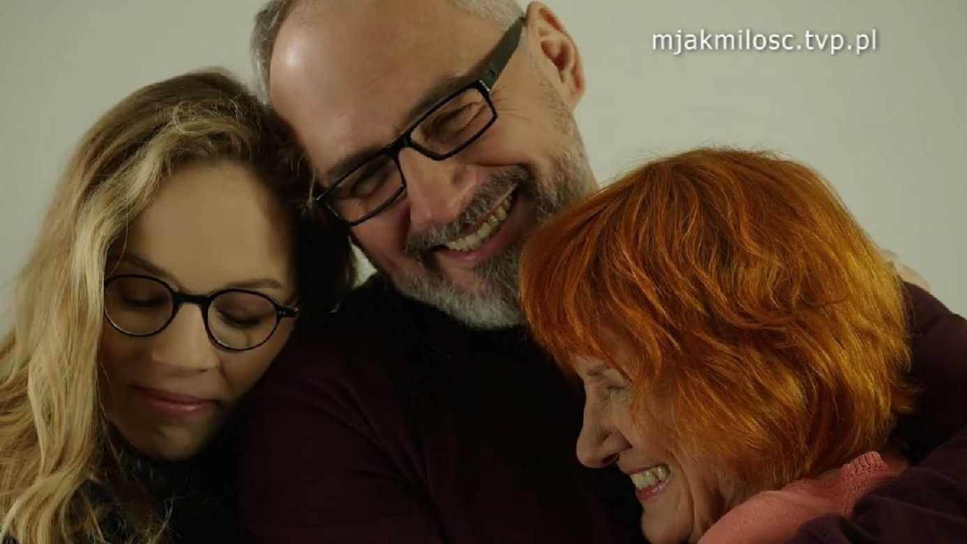 M jak miłość nowy sezon po wakacjach. Sylwia (Hanna Turnau), gosposia Ola (Ewa Kolasińska), Adam Werner (Jacek Kopczyński)