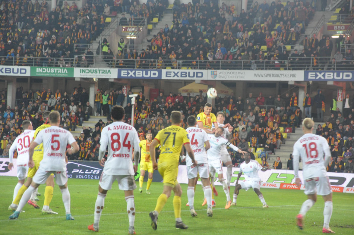 Piłkarze i kibice Korony Kielce