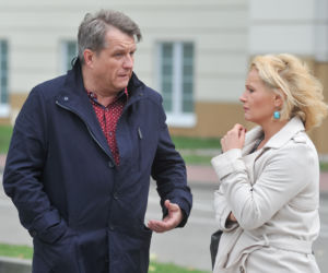 Na Wspólnej, odcinek 2796. Marek (Grzegorz Gzyl), Danka (Lucyna Malec)
