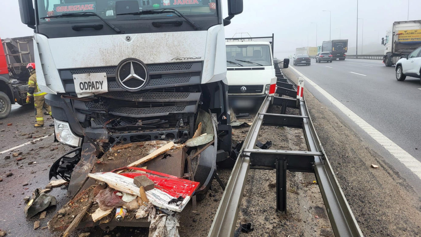 Potężny karambol na Obwodnicy Trójmiasta. Wypadek z udziałem pojazdu znanej firmy kurierskiej