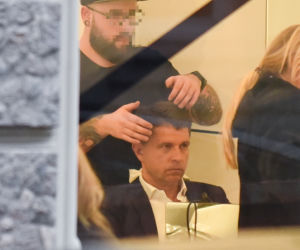 1publ_RYSZARD PETRU U FRYZJERA RZĄDOWĄ LIMUZYNĄ