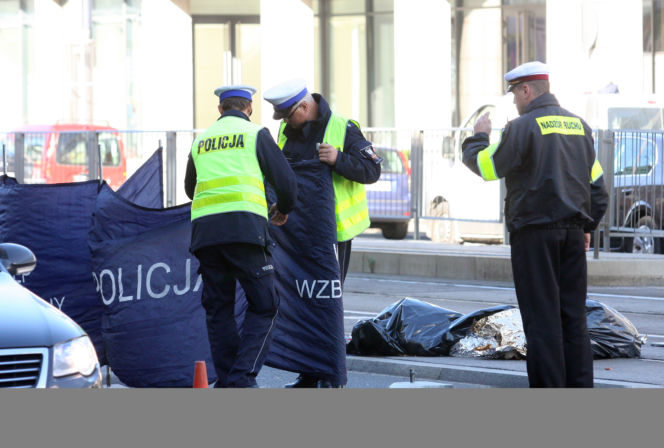 Warszawa: Pieszy zginął pod tramwajem (ZDJĘCIA!)