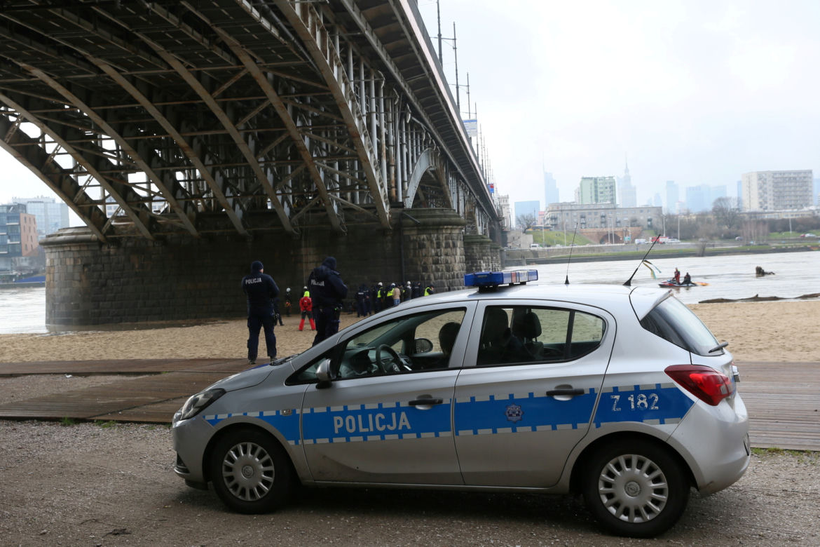  Akcja służb pod mostem Poniatowskiego. Aktywiści wisieli na linach 