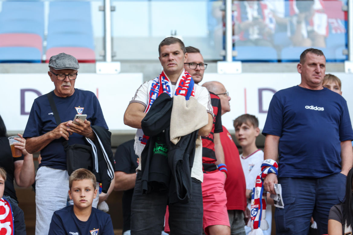 Górnik Zabrze - Termalica Nieciecza. Niesamowita atmosfera na Arenie Zabrze! Kibice Górnika dopingują swoją drużynę