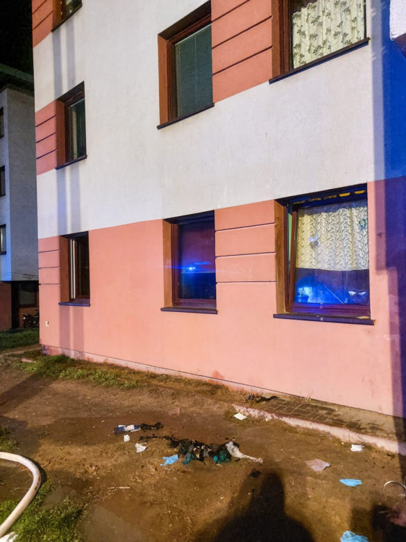Pożar bloku w Toruniu. Siedem zastępów straży pożarnej w akcji