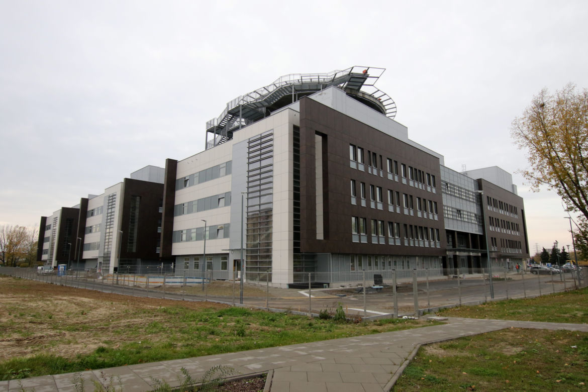 Alarm w szpitalu Południowym. Awaria instalacji. Jadą butle z tlenem
