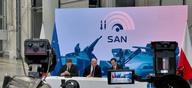 Podpisanie umowy na dostawę systemu San