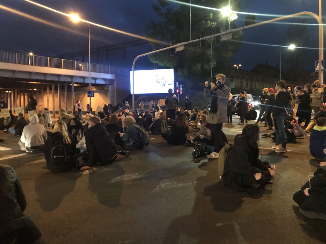 Protest kobiet w Katowicach! Karetka na sygnale jechała wprost na uczestników