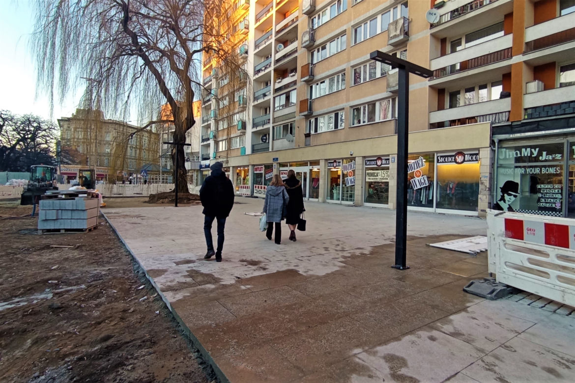 Nowe latarnie na remontowanej alei Wojska Polskiego