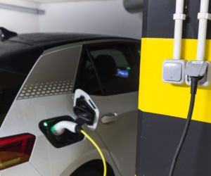 Ładowanie samochodu elektrycznego