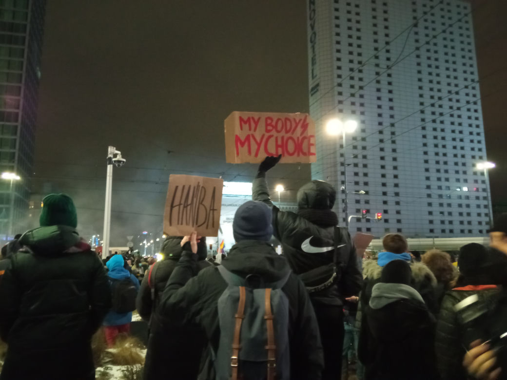 Strajk Kobiet w Warszawie. Takie transparenty mieli ze sobą protestujący (29.01.2021)