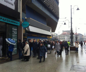 Ogromne kolejki po pączki! Rekordziści stoją po nie godzinami
