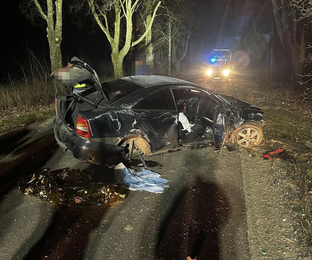 Wypadek w Podsędkowicach. Jedna osoba w szpitalu po nocnej akcji ratunkowej