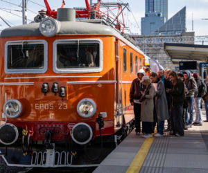 Pociąg Nieśpieszny przywraca klimat lat 80. Bilety wyprzedały się w kilka godzin