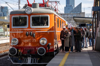 Pociąg Nieśpieszny przywraca klimat lat 80. Bilety wyprzedały się w kilka godzin