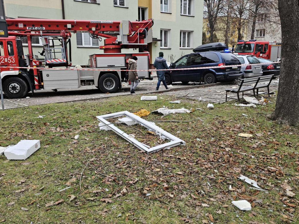 Potężna eksplozja gazu w Rzeszowie! Z mieszkania wyleciały wszystkie okna [ZDJĘCIA]