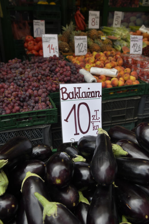 Ceny warzyw i owoców zwalają z nóg! Drożyzna na warszawskich bazarach 