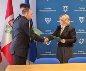 Wierzchosławice - akcja strażaków na zamarzniętym Dunajcu