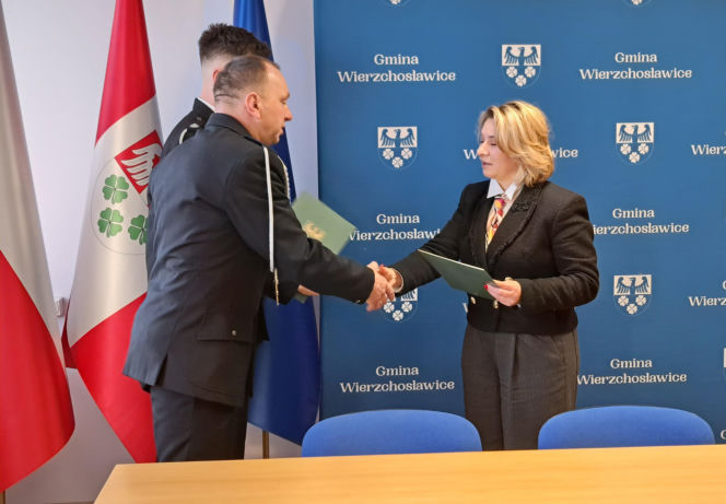 Wierzchosławice - akcja strażaków na zamarzniętym Dunajcu