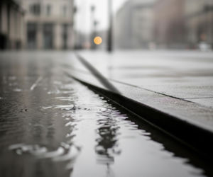 Dramat w Warszawie. Co motorniczy zauważył na przystanku?